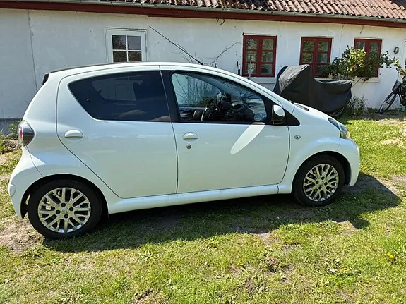Toyota Aygo 2012 photo 3