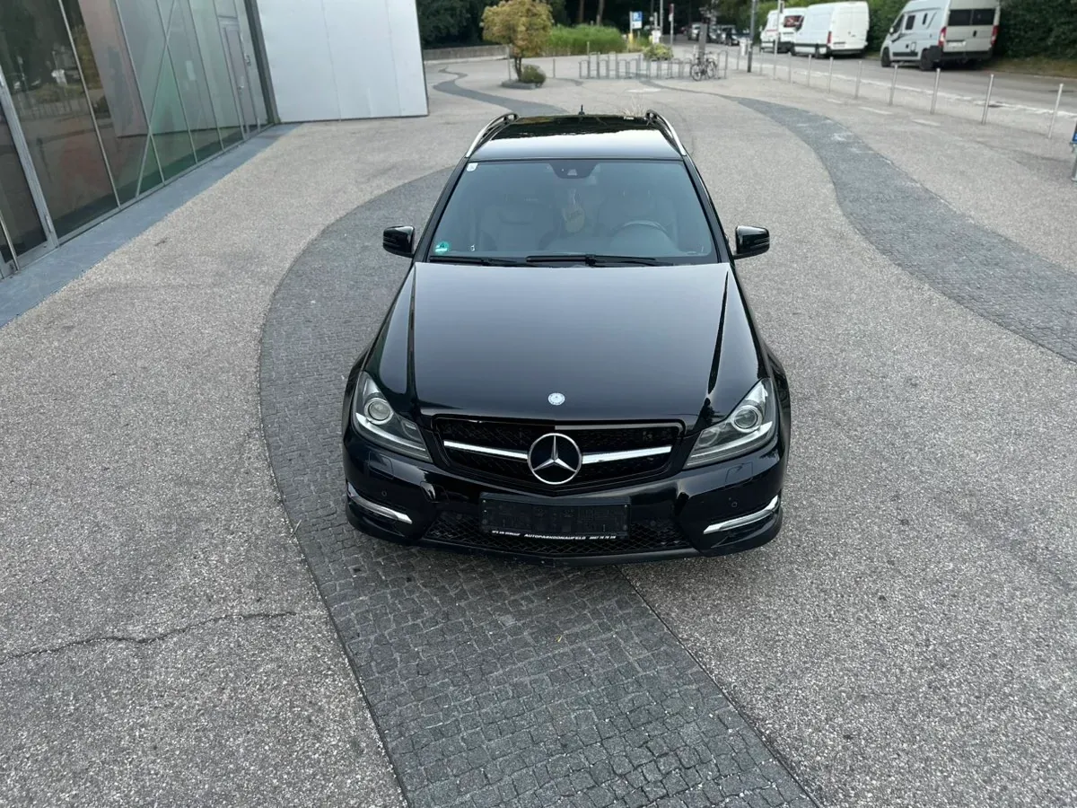Mercedes-Benz C-Class 2011 photo 2