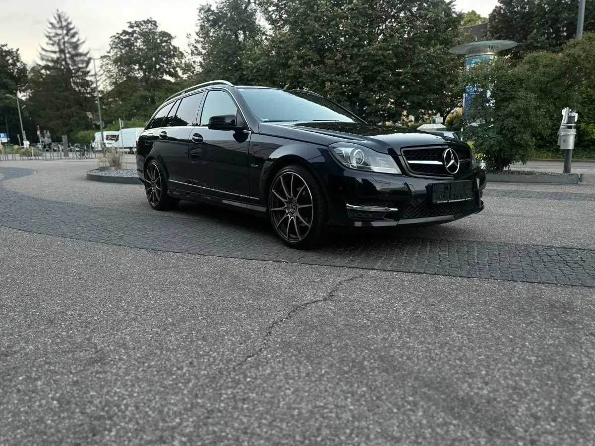 Mercedes-Benz C-Class 2011 photo 3