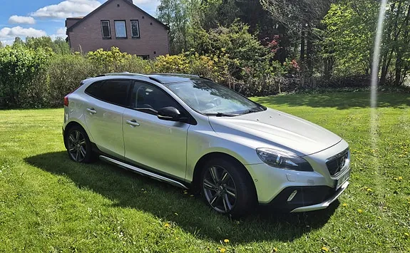 Volvo V40 Cross Country 2013 photo 2