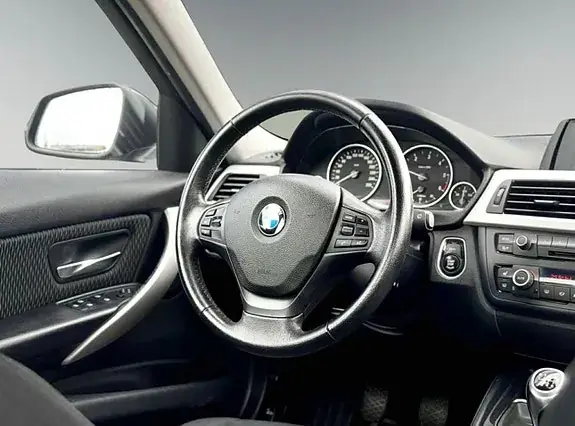 BMW 320D 2012 photo 2
