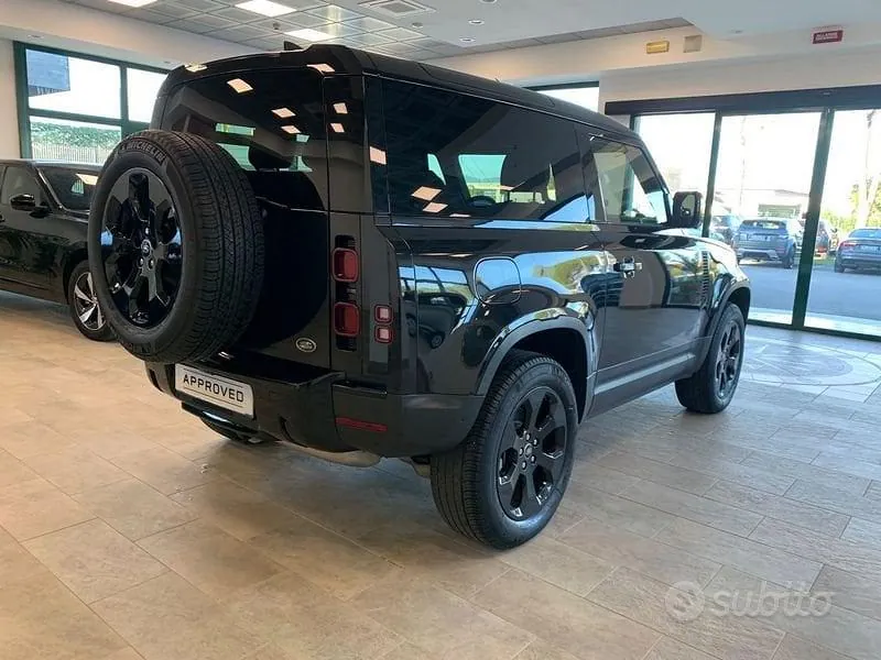 Land Rover Defender 2023 photo 2