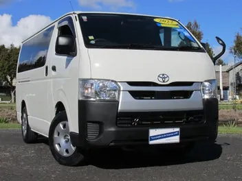 Toyota Hiace 2022 photo 2