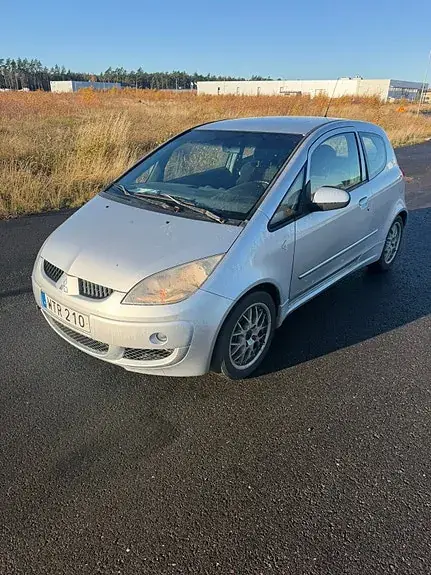 Mitsubishi Colt 2006 photo 2