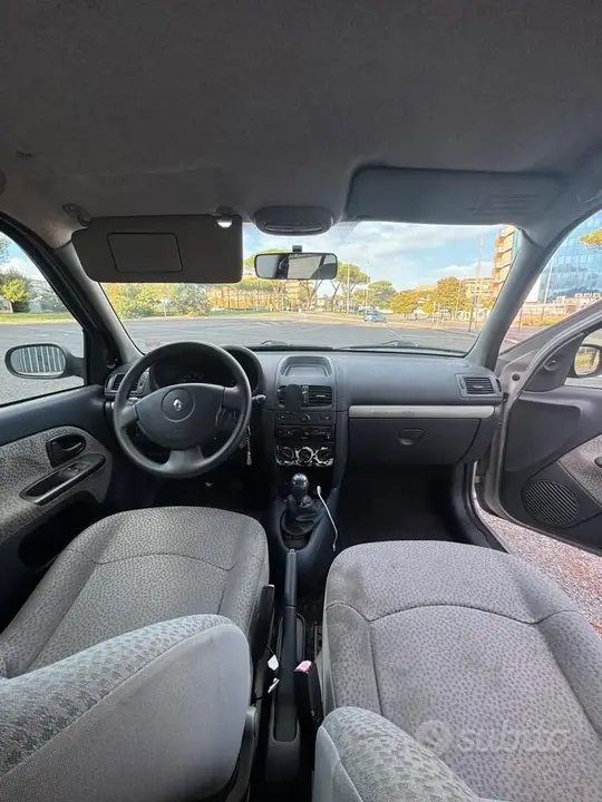 Renault Clio 2006 photo 3