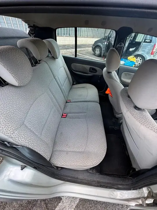 Renault Clio 2006 photo 4