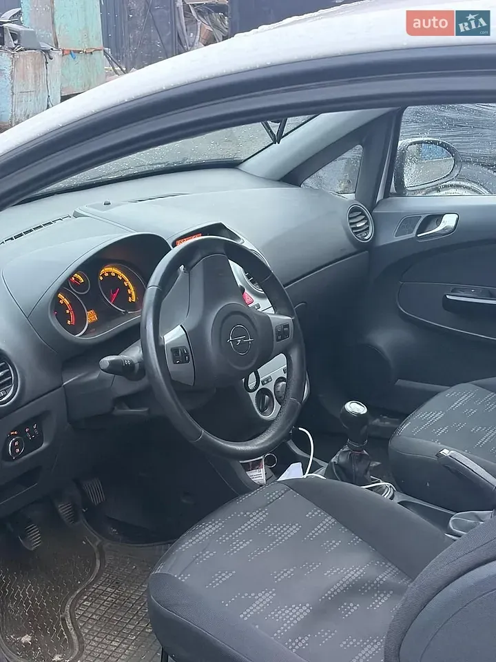 Opel Corsa 2011 photo 3
