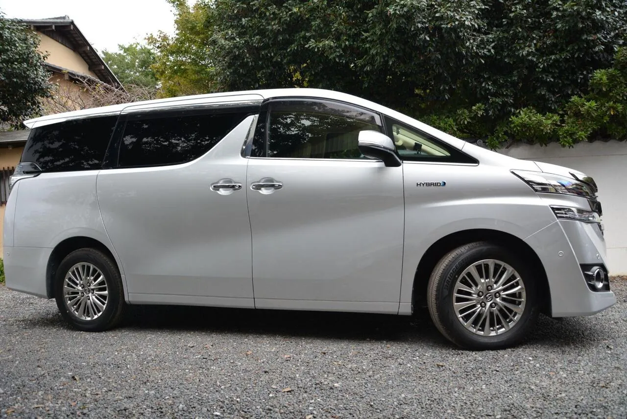 Toyota Vellfire 2017 photo 4