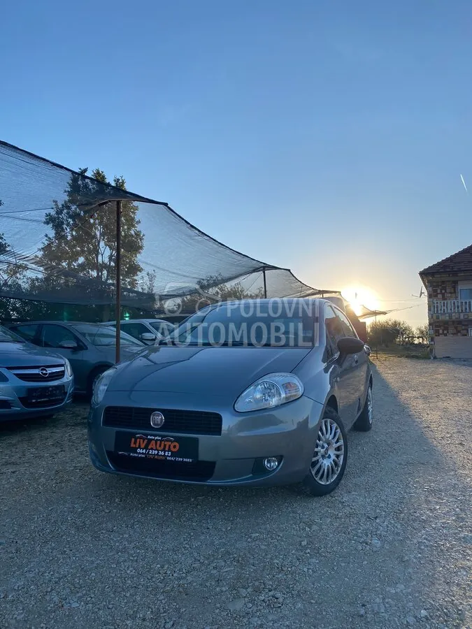 Fiat Grande Punto 2012 photo 2