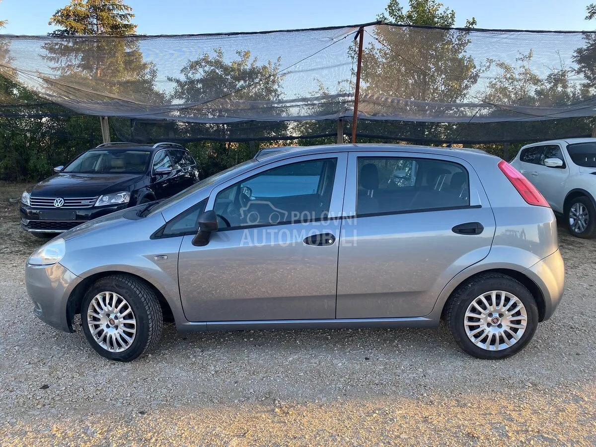 Fiat Grande Punto 2012 photo 5