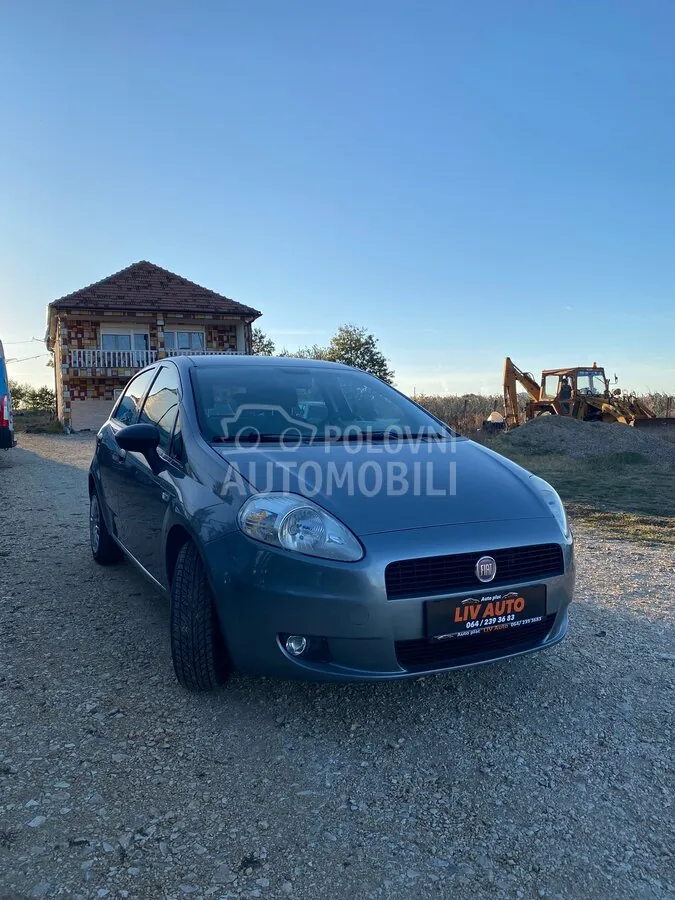 Fiat Grande Punto 2012 photo 3