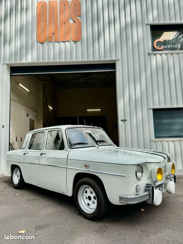 Renault 8
