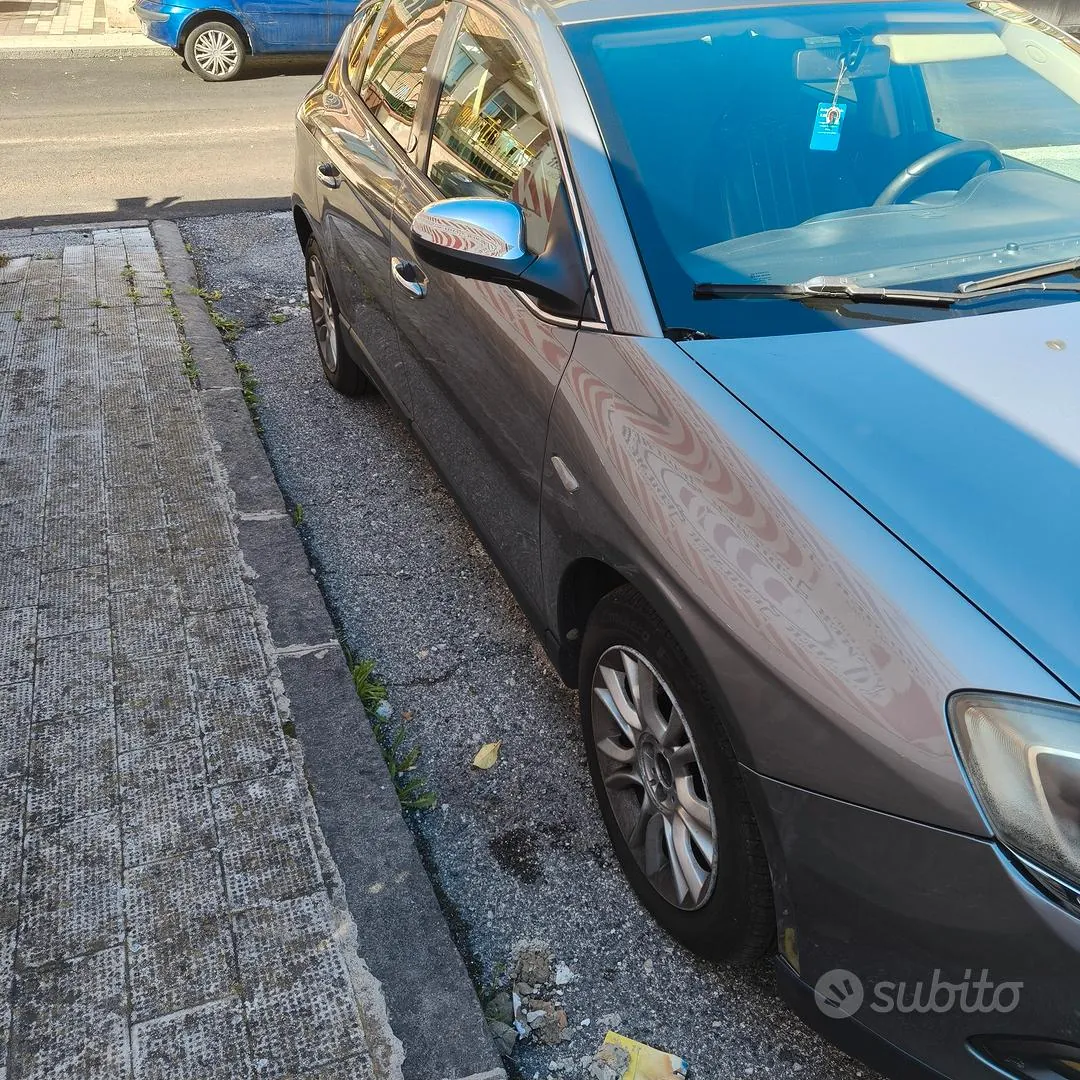 Lancia Delta 2008 photo 2