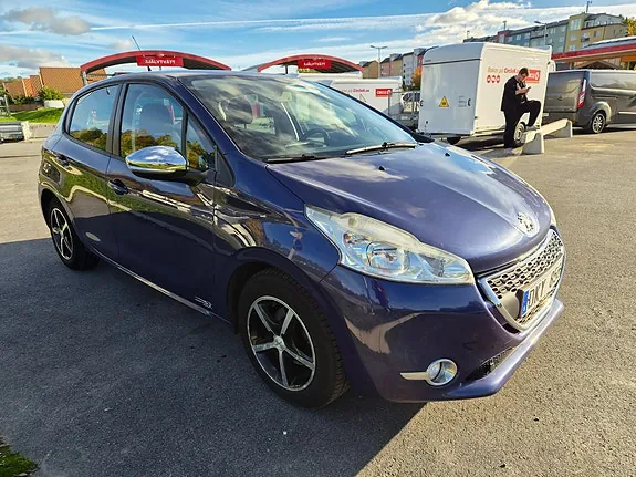 Peugeot 208 2012 photo 3