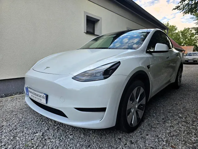 Tesla Model Y 2023 photo 2