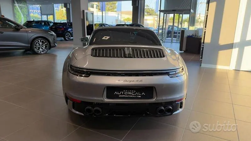 Porsche 911 2023 photo 2