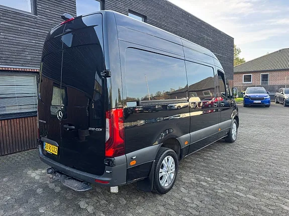 Mercedes-Benz Sprinter 319 2021 photo 2