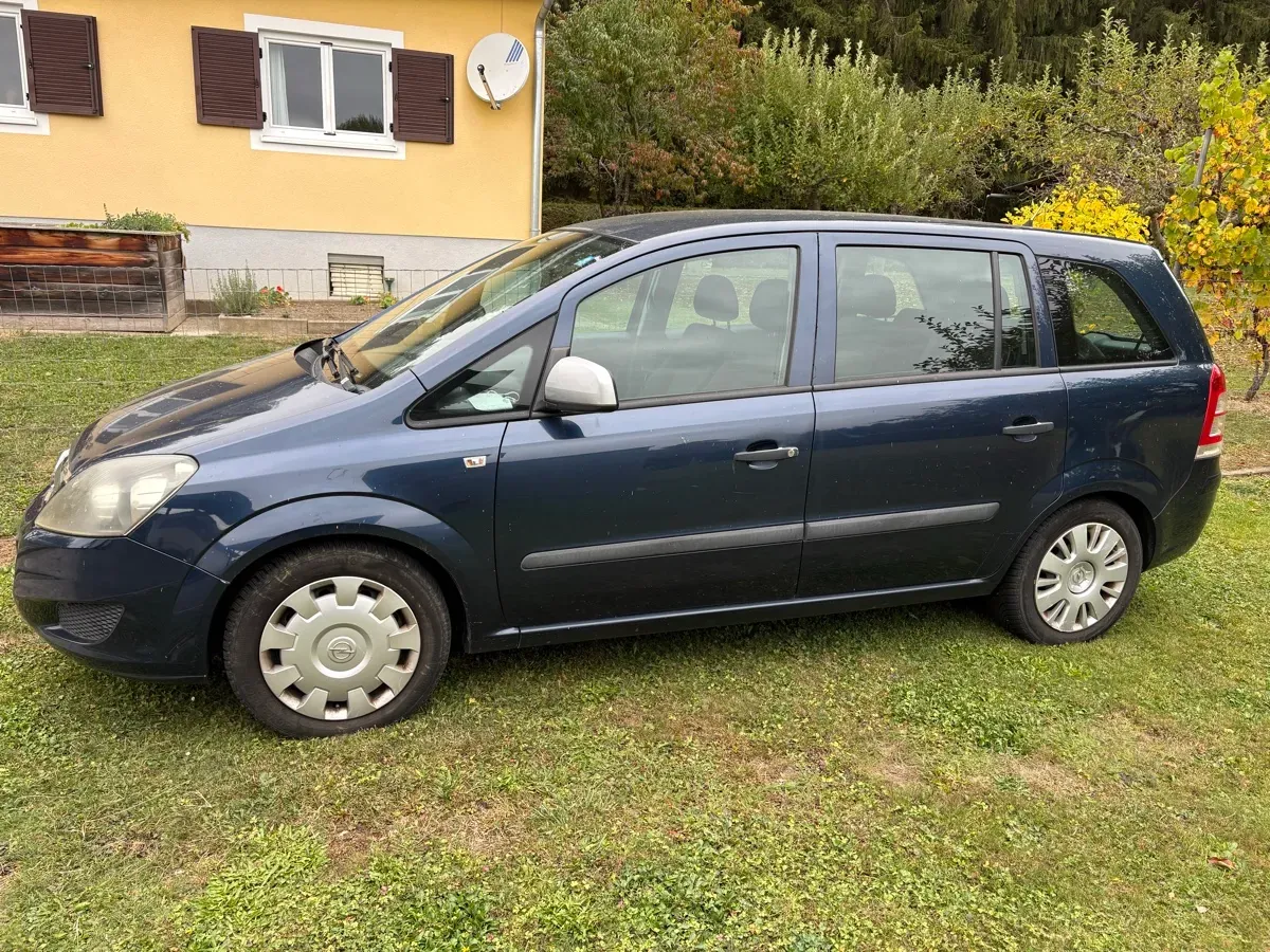 Opel Zafira 2011 photo 2