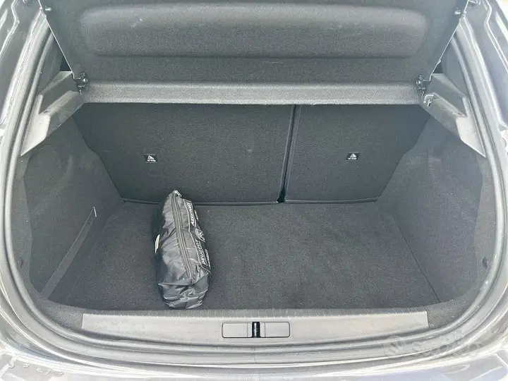 Peugeot 208 2023 photo 5