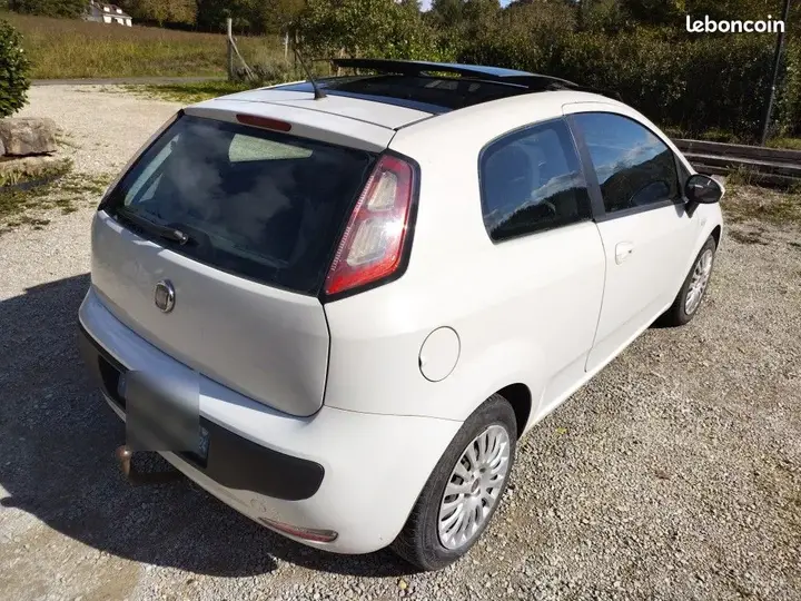 Fiat Punto Evo 2011 photo 2
