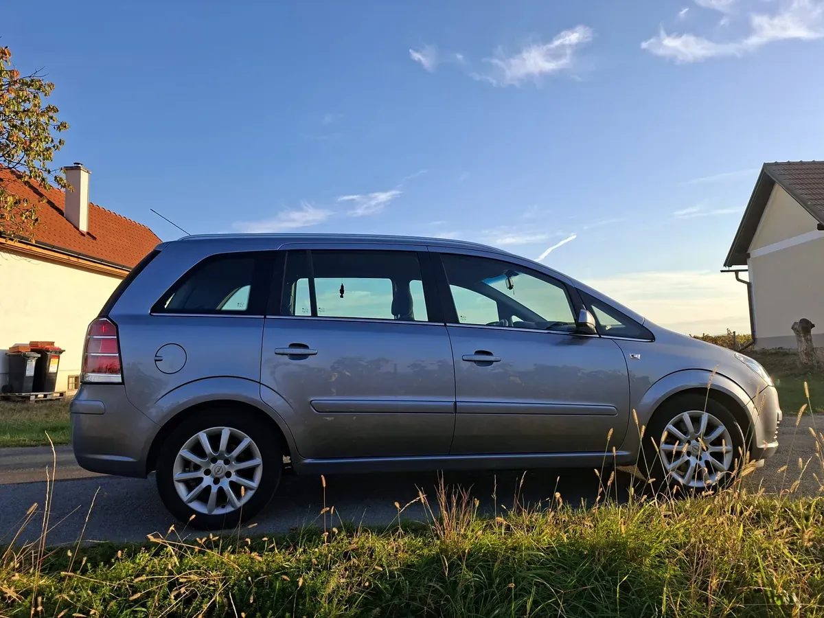Opel Zafira 2007 photo 2