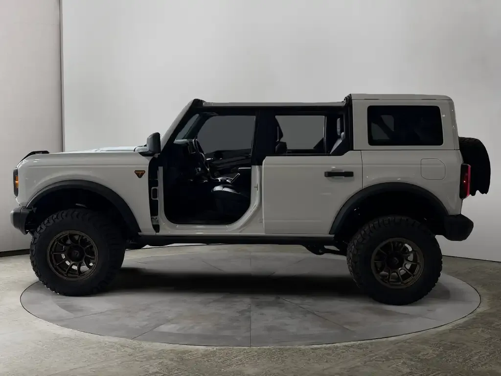 Ford Bronco 2025 photo 2