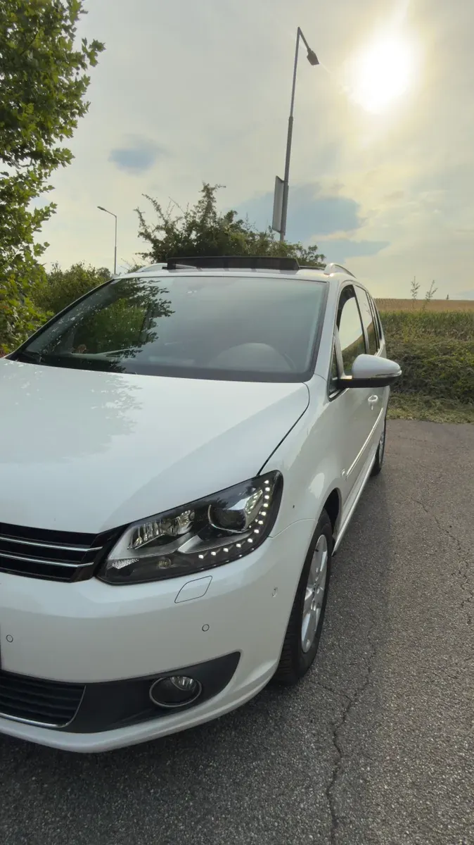 Volkswagen Touran 2012 photo 3