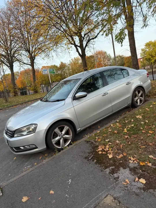 Volkswagen Passat 2011 photo 2