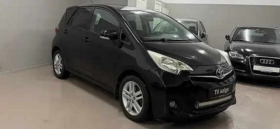 Toyota Verso-S 2012 photo 3