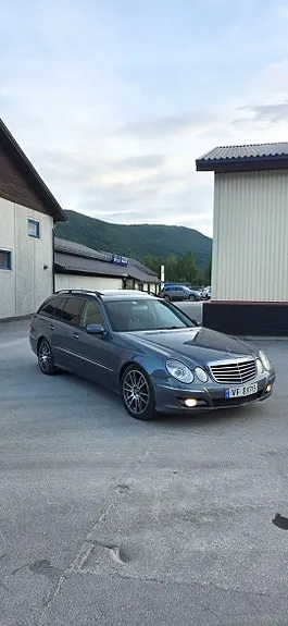 Mercedes-Benz E-Class 2006 photo 2
