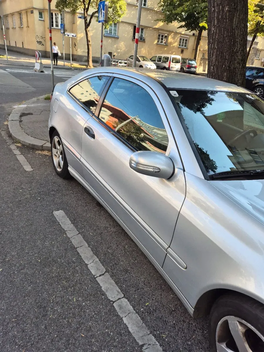 Mercedes-Benz C-Class 2004 photo 3