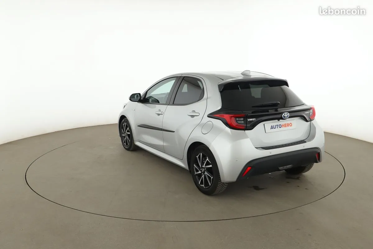 Toyota Yaris 2021 photo 2