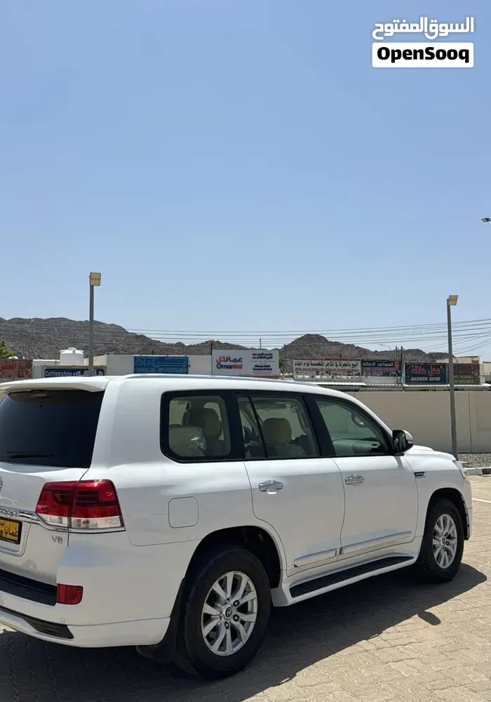 Toyota Land Cruiser 2017 photo 2