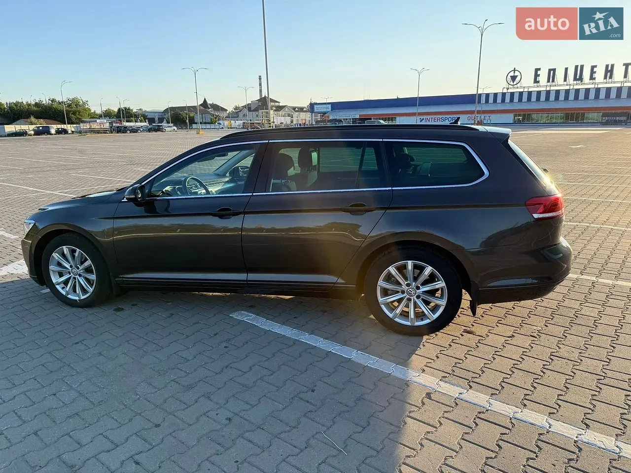 Volkswagen Passat 2018 photo 2