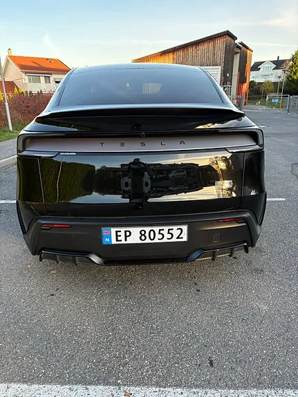 Tesla Model Y 2026 photo 4