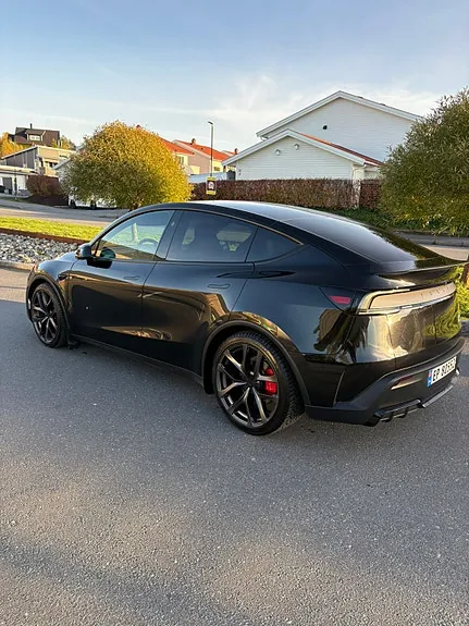Tesla Model Y 2026 photo 3