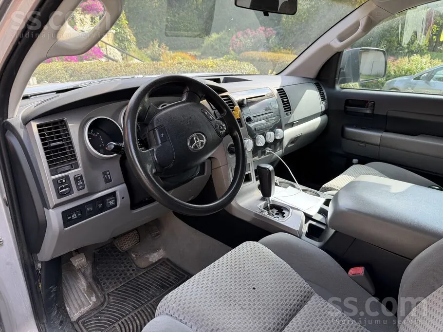 Toyota Tundra 2010 photo 5