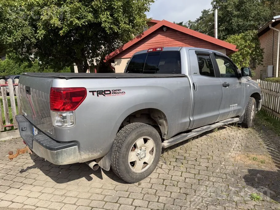 Toyota Tundra 2010 photo 4