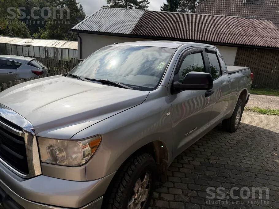 Toyota Tundra 2010 photo 2