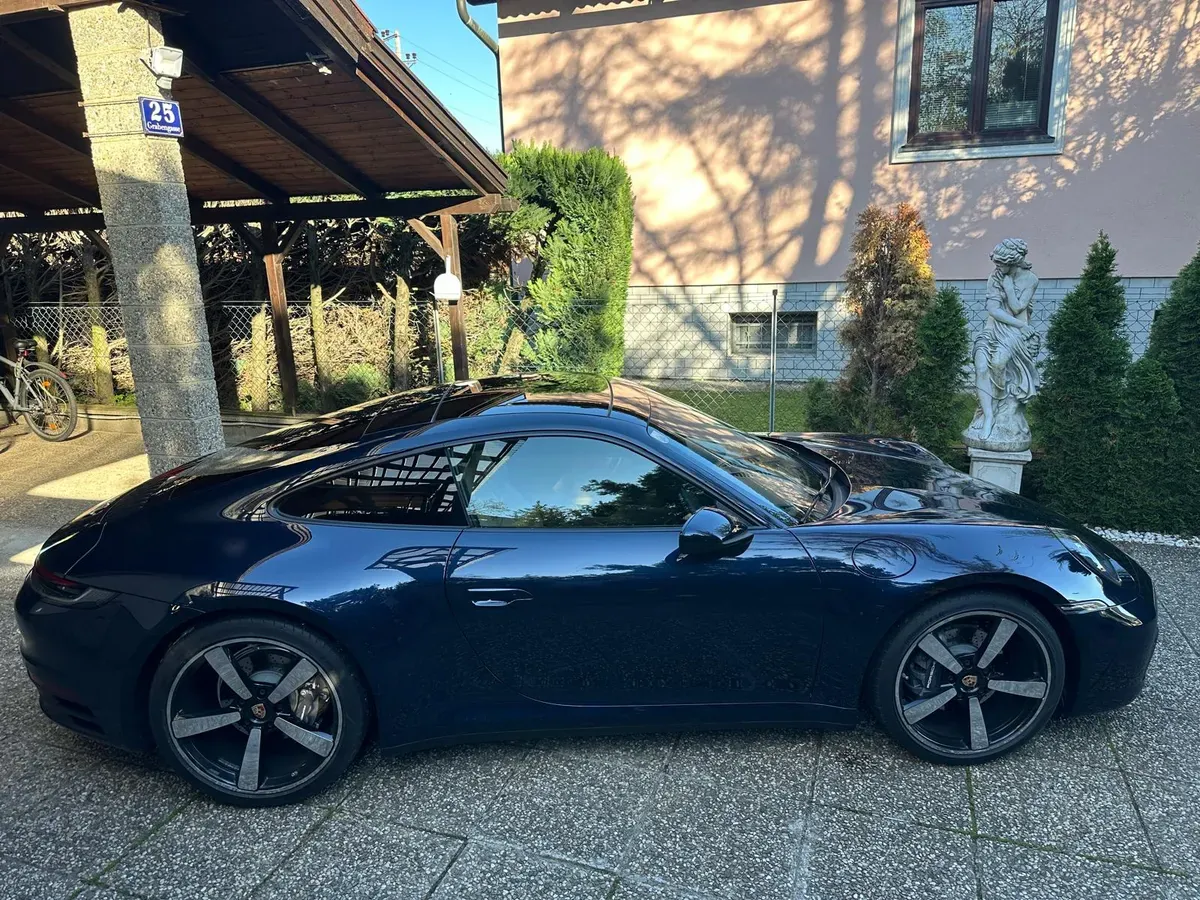 Porsche 911 2021 photo 2