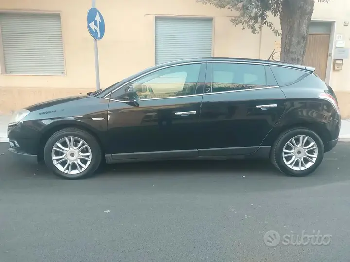 Lancia Delta 2010 photo 2
