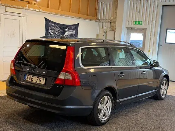 Volvo V70 2010 photo 3