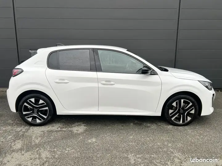 Peugeot 208 2024 photo 3