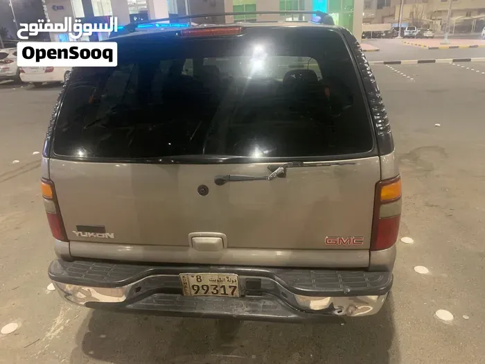 GMC Yukon 2003 photo 2