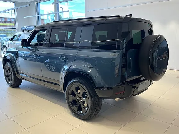 Land Rover Defender 110 2026 photo 4