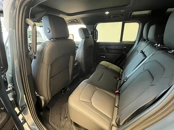 Land Rover Defender 110 2026 photo 5