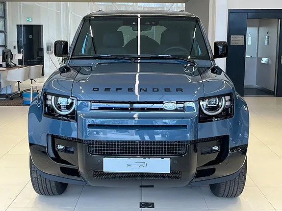 Land Rover Defender 110 2026 photo 2