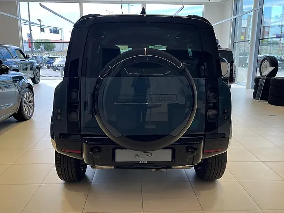 Land Rover Defender 110 2026 photo 3