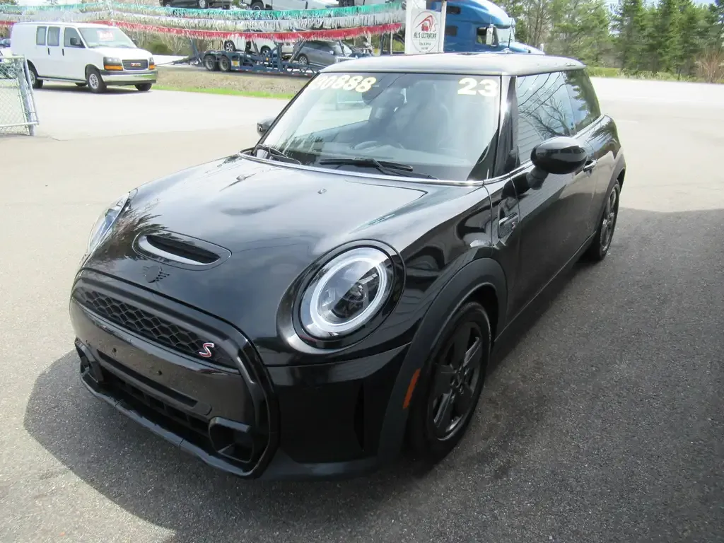 Mini 3 Door 2023 photo 3