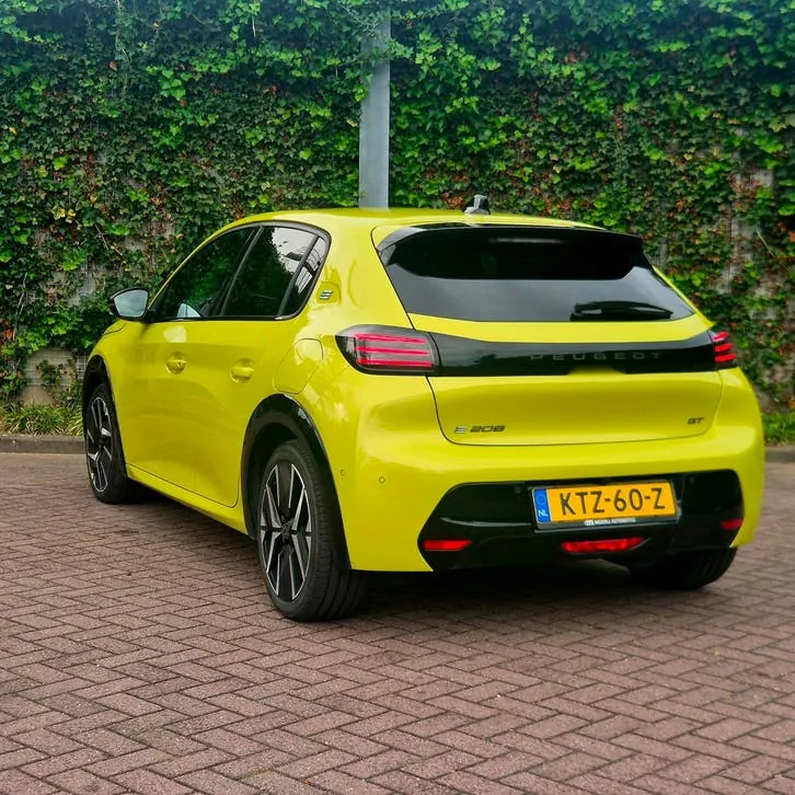 Peugeot E-208 2024 photo 3